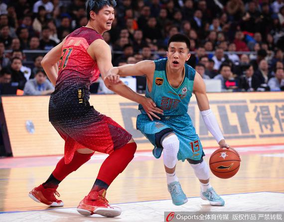 出面牵线的